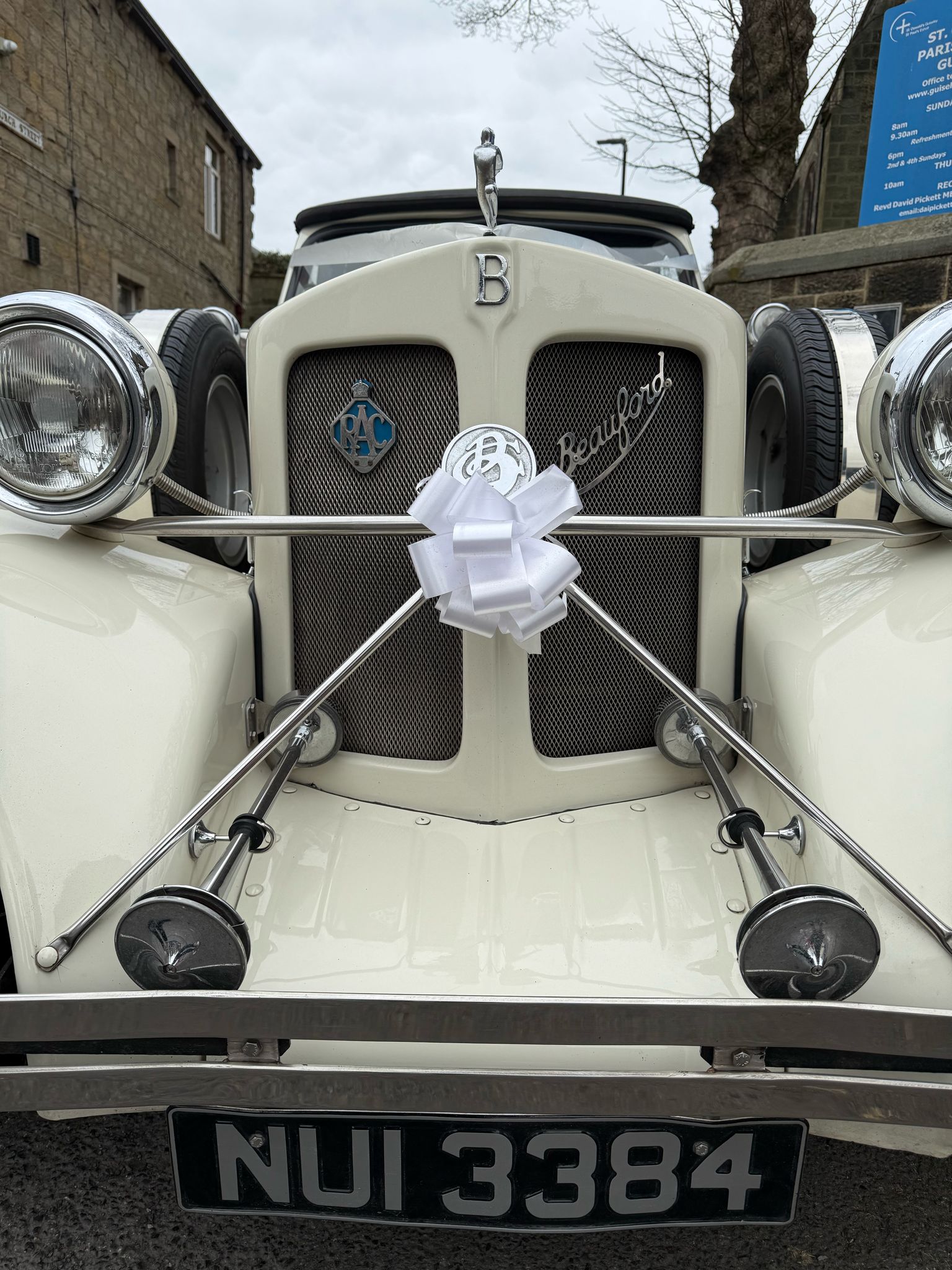 Beauford grille, chrome and wedding bow detail