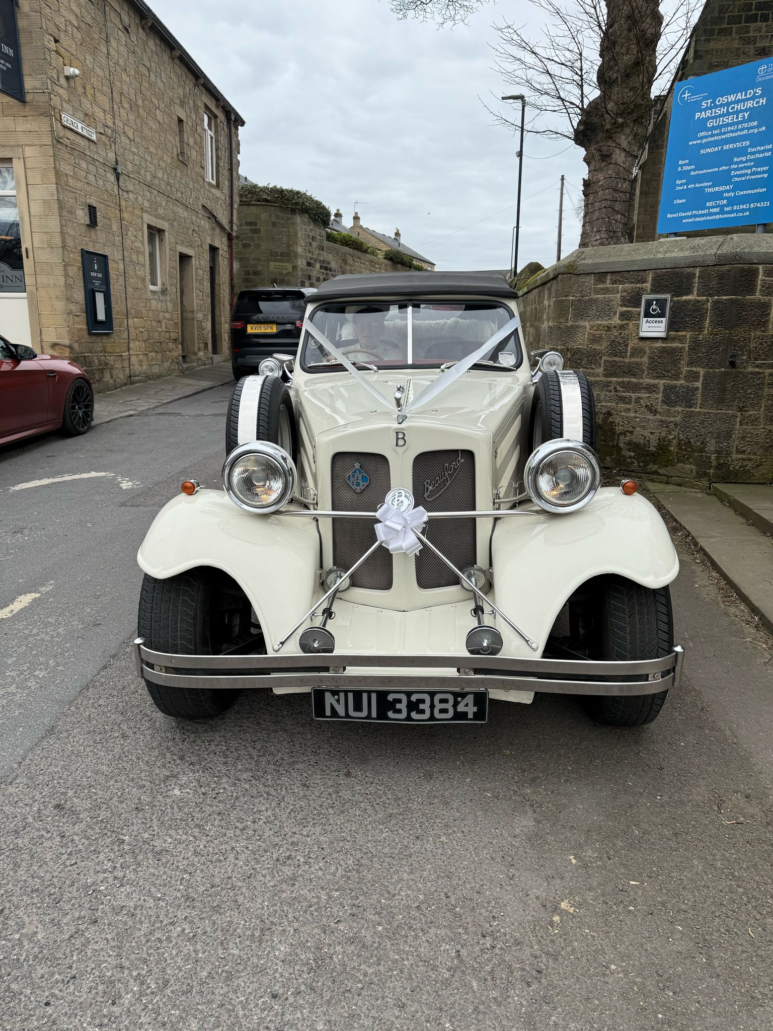 Classic wedding car front detail