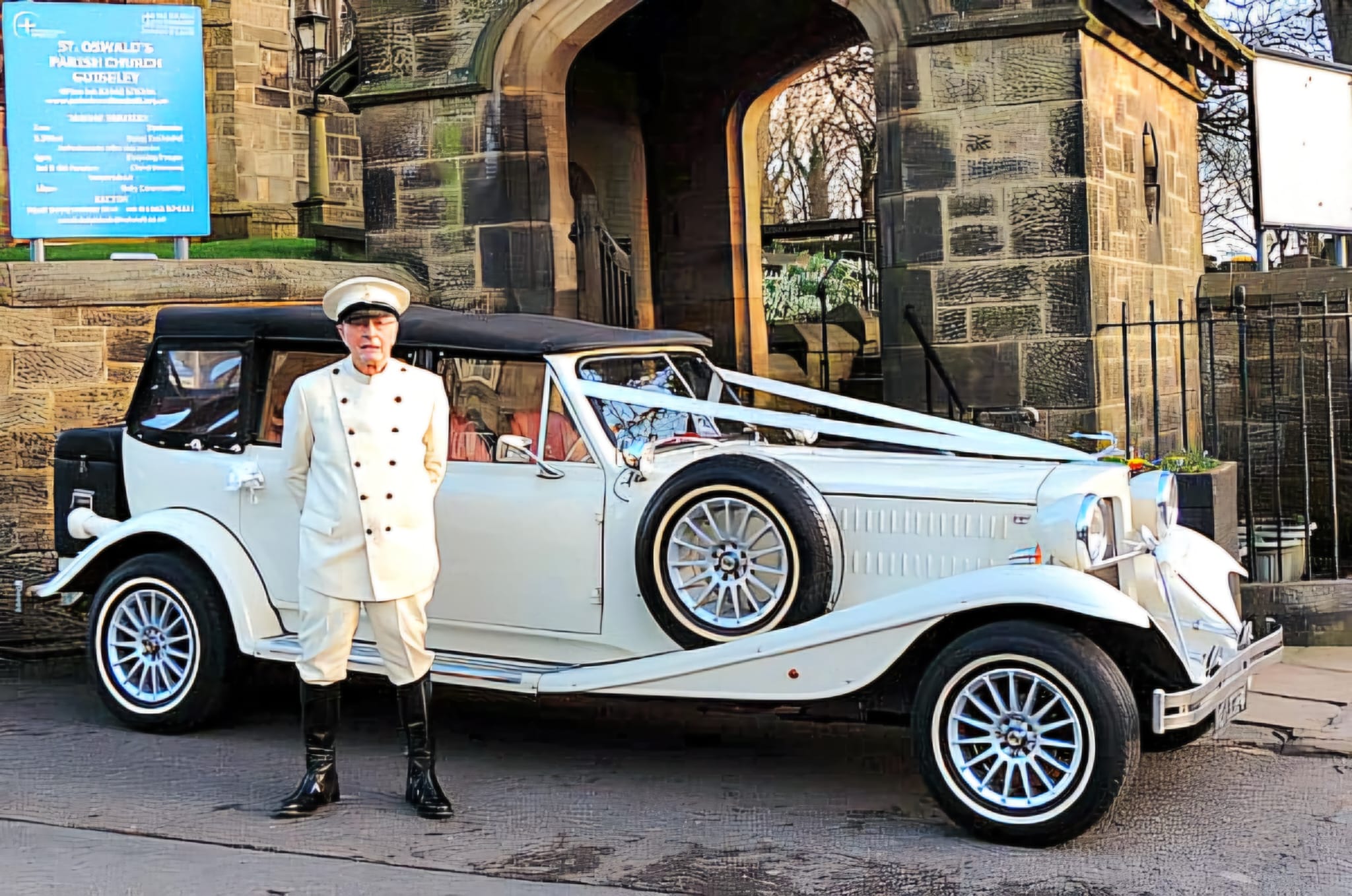 Chauffeur in ivory presentation with Eva-Mia