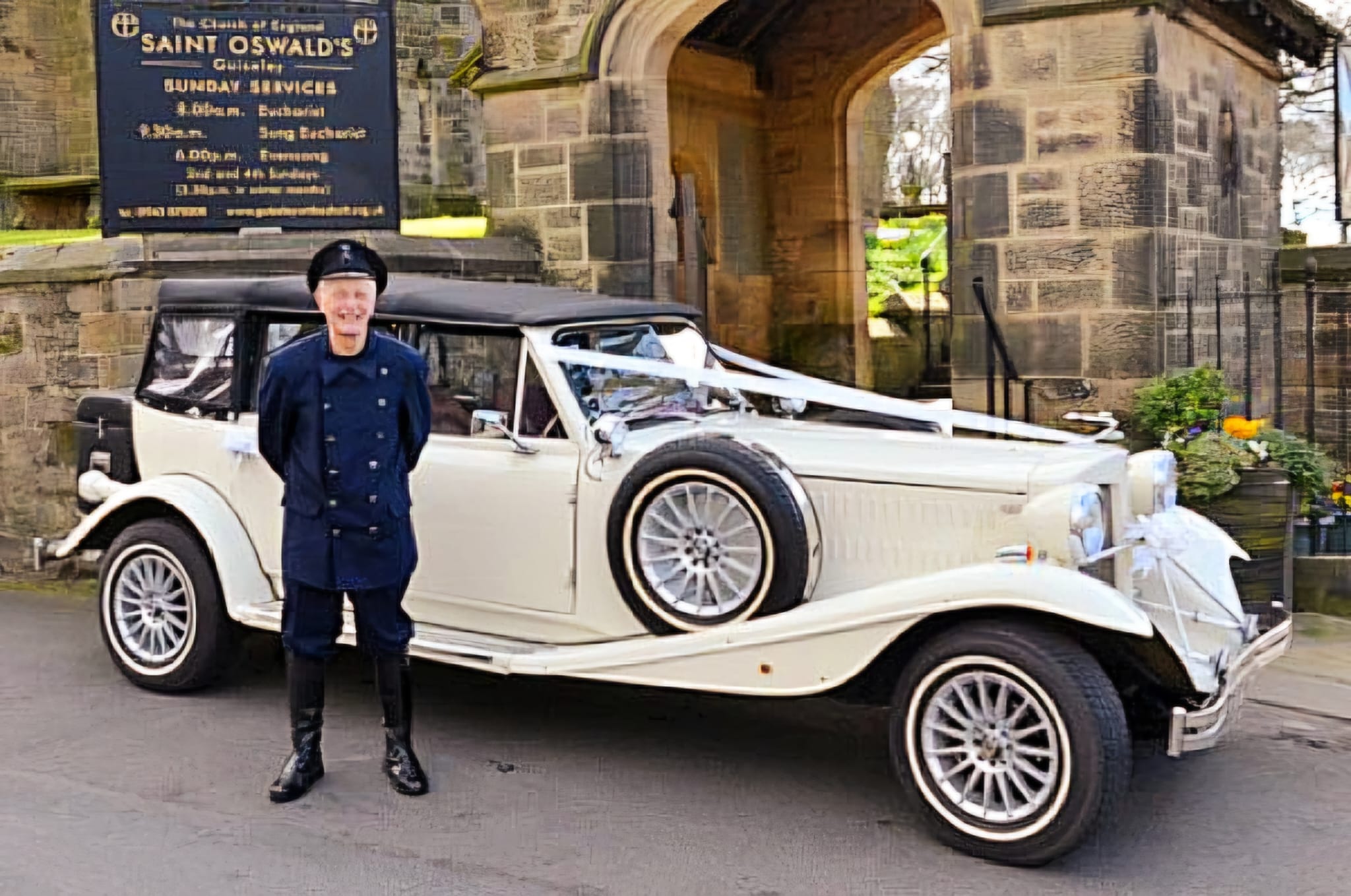 Chauffeur in navy presentation
